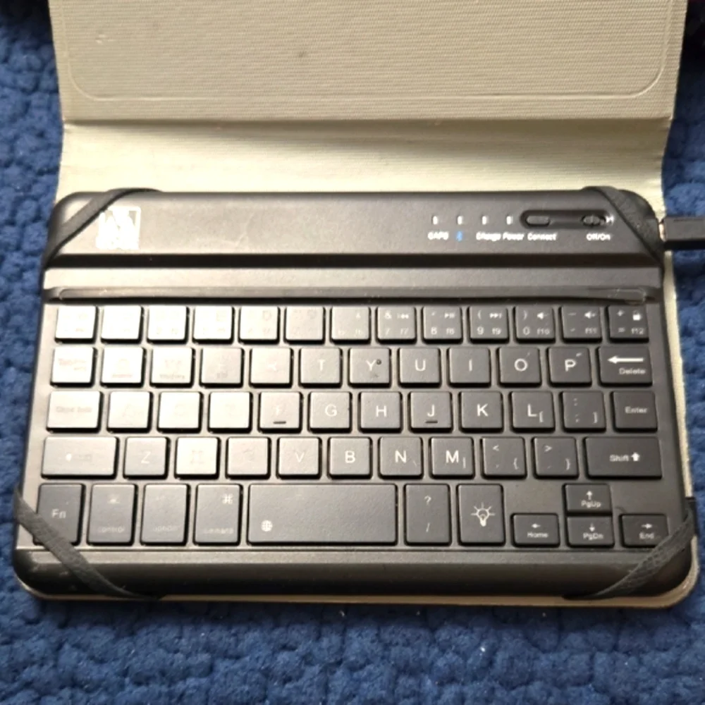 Edge Black Tablet Keyboard Rechargeable Bluetooth w /Case